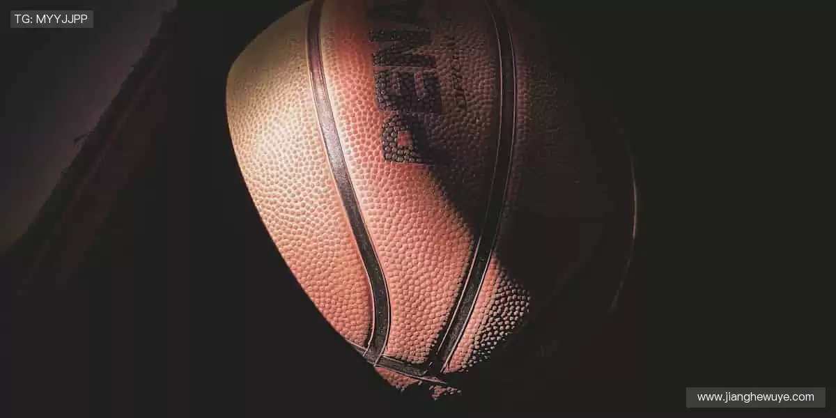 独家视角解读赛事，深度剖析战术精髓🎙️